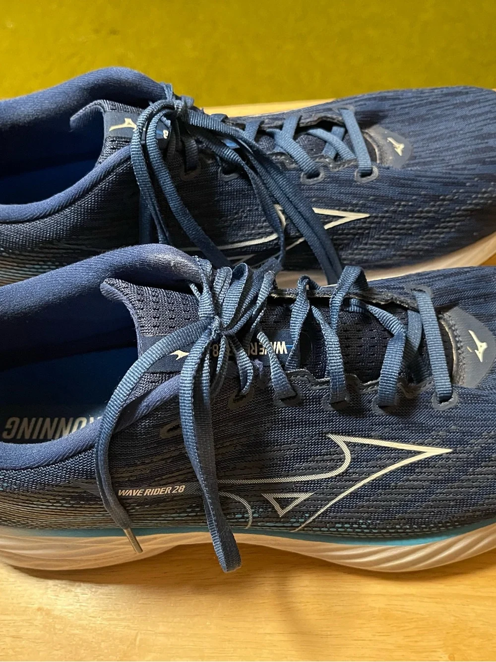 Mizuno Wave Rider 28, Blue/White Men’s Size 13 Running